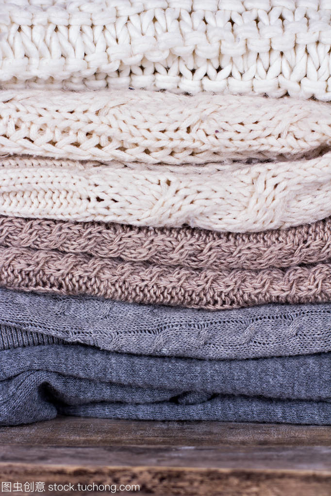 一大堆的羊毛衫,格子